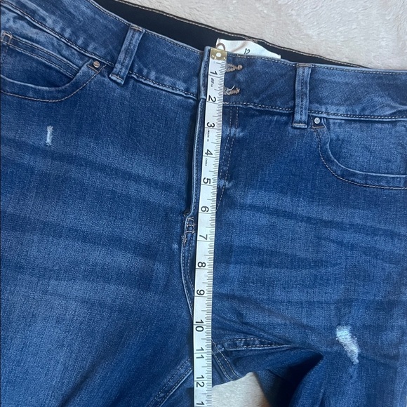 Ricki’s Blue Distressed Cropped Large Cuff Jeans sz 12 Like New - Picture 6 of 10